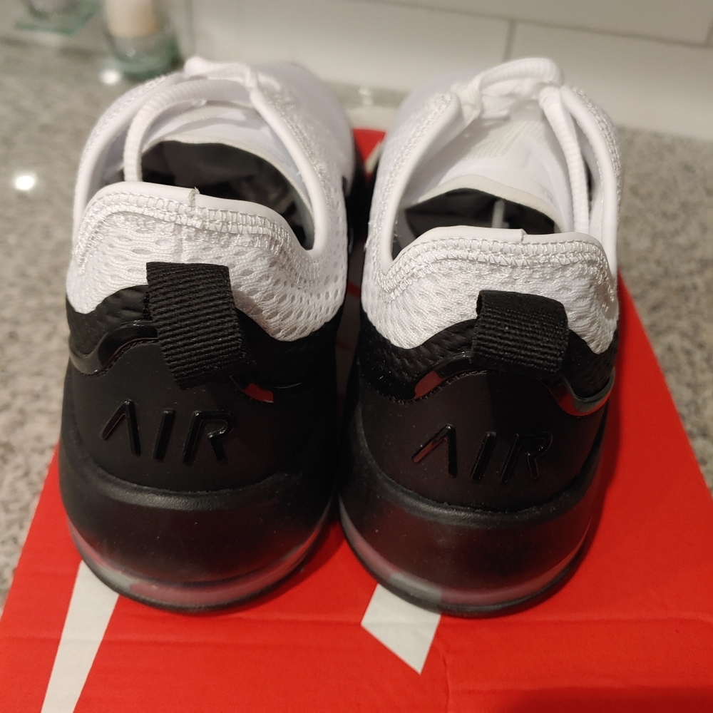 womens nike air max motion 2